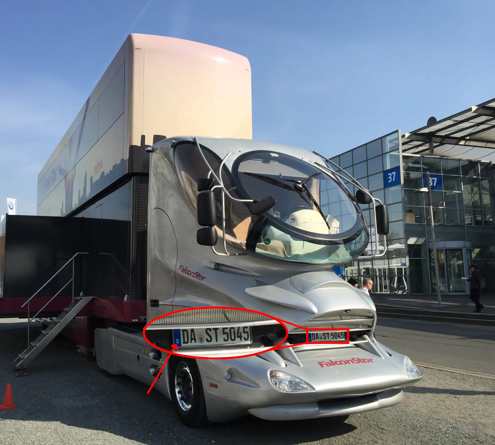 Photo d'une voiture immatriculée en Allemagne. D comme Deutschland (Allemagne)