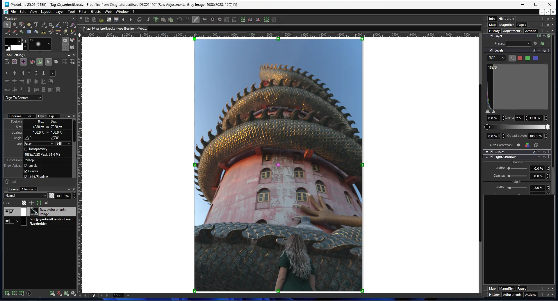 Interface and example of work in PhotoLine