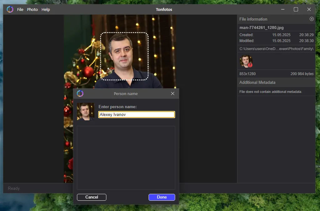 Adding a person's name to a photo in Tonfotos.
